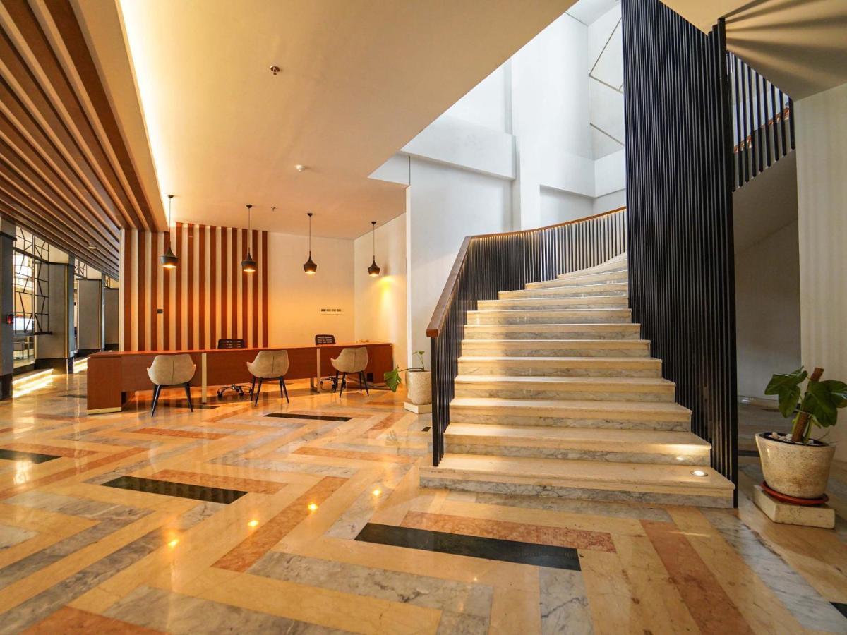 Rayz Umm Hotel Malang Exterior photo